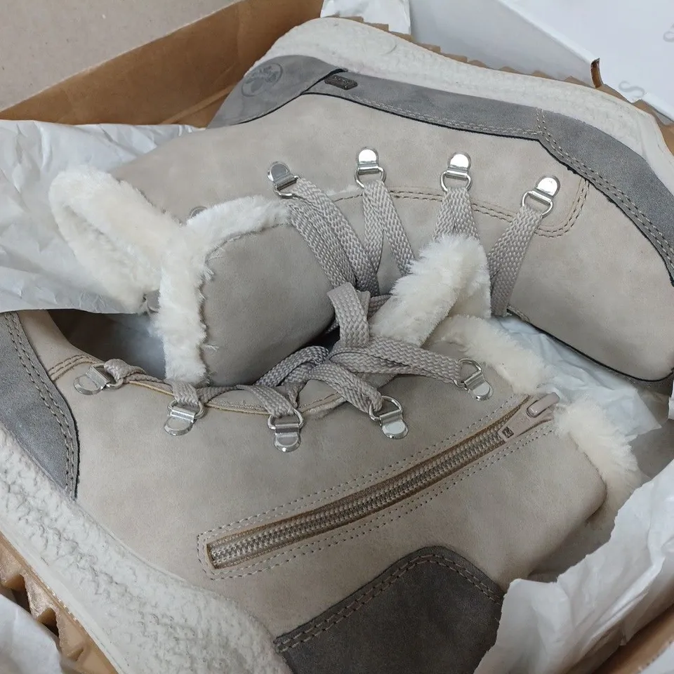 BOXED RIEKER ANTISTRESS WARM HIKING BOOTS, CREAM - SIZE 6.5 