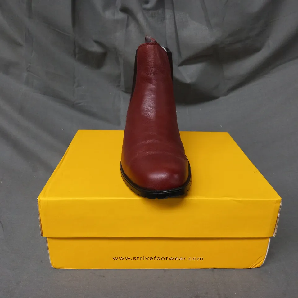 BOXED PAIR OF STRIVE CHELSEA BOOTS IN BROWN SIZE 6