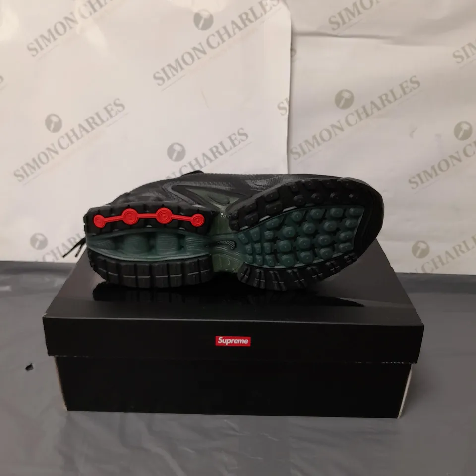 NIKE SUPREME MENS BLACK TRAINERS SIZE 8