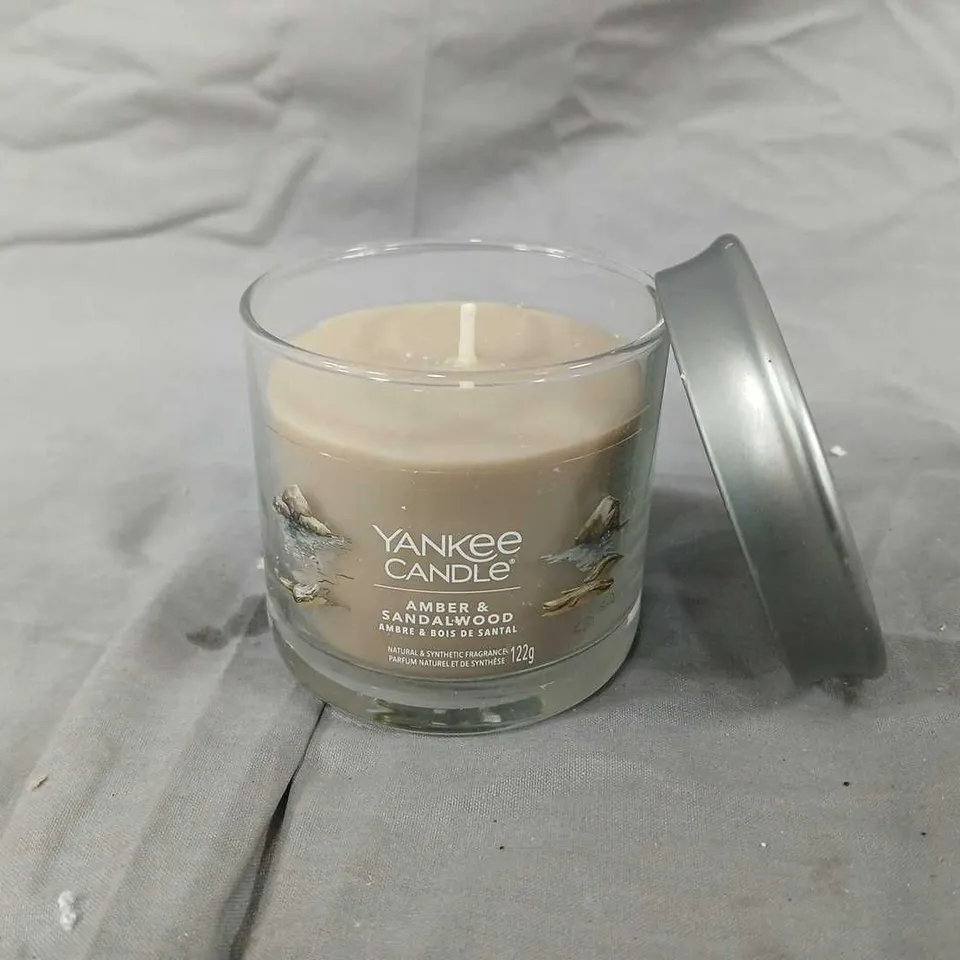 YANKEE CANDLE AMBER & SANDALWOOD JAR CANDLE – 122G