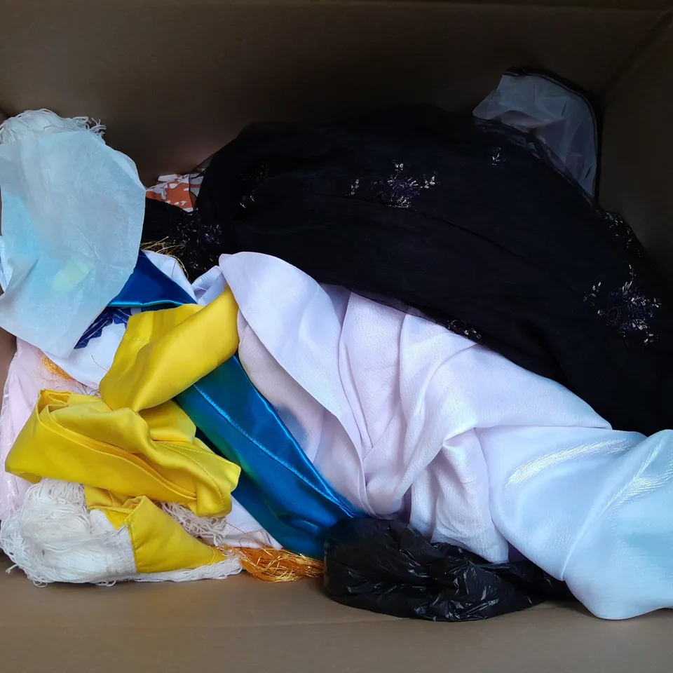 LARGE QAUNTIITY OF ASSORTED CLOTHING ITEMS IN VARIOUS COLOURS, STYLE AND SIZES
