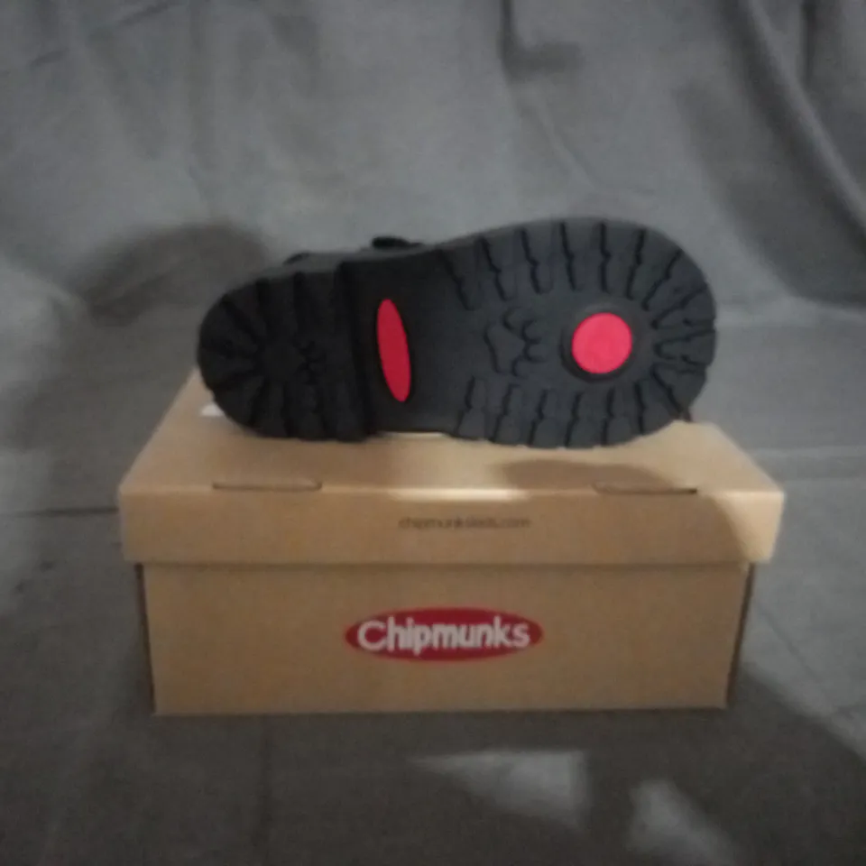 APPROXIMATELY 10 BOXED PAIR OF CHIPMUNKS KIDS PAIGE SHOES IN BLACK SIZE 7 