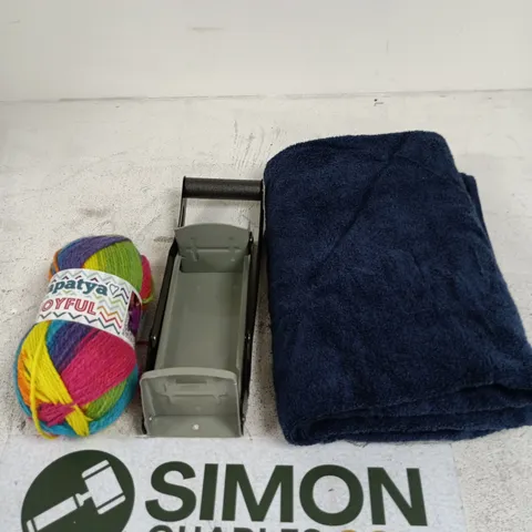 BOX OF APPROXIMATELY 20 HOUSEHOLD ITEMS TO INCLUDE A CAN CRUSHER, BLUE BATH TOWEL AND MULTI COLOURED KNITTING YARN