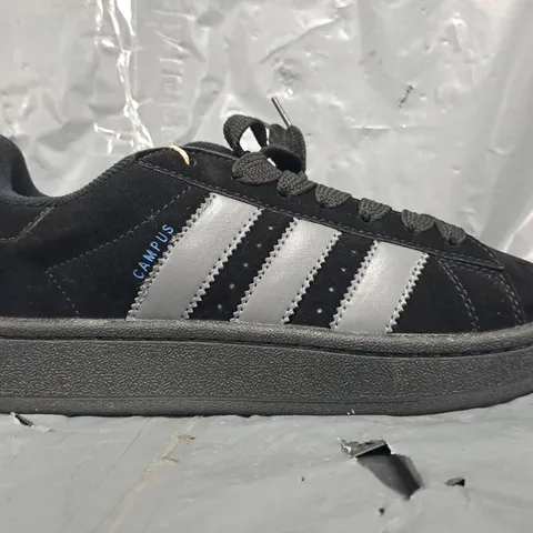 BOXED PAIR OF ADIDAS CAMPUS 00S SHOES IN BLACK/GREY SIZE UK 6
