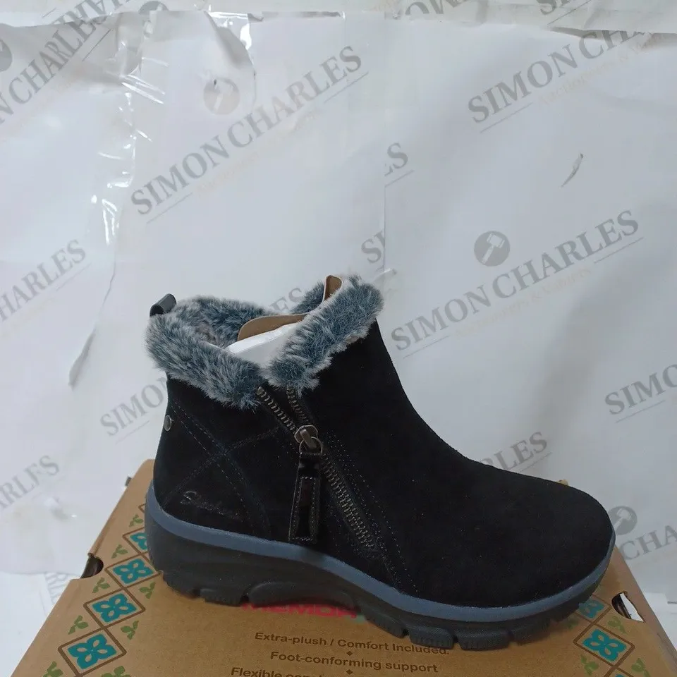 SKETCHERS HIGH ZIP BOOT BLACK SIZE 3.5 