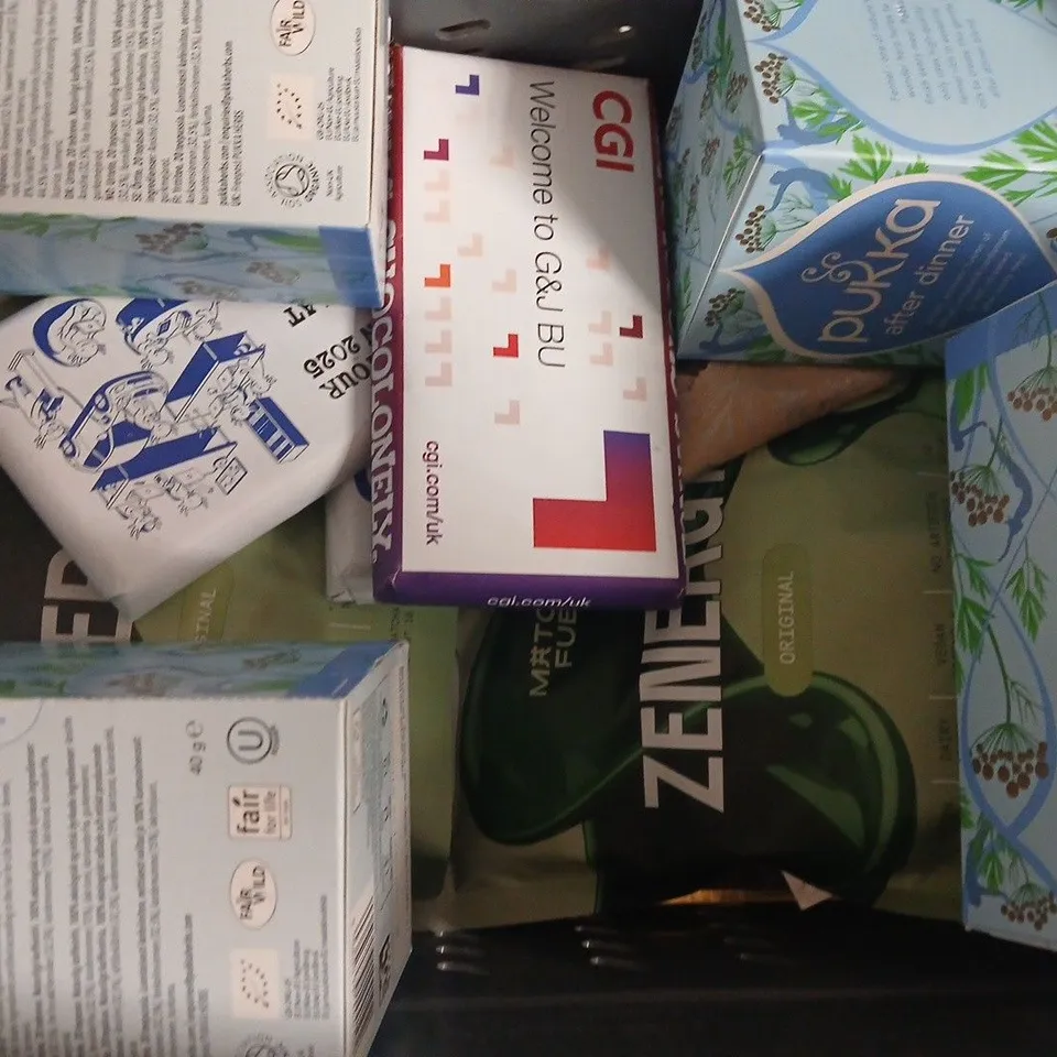 APPROXIMATELY 10 ASSORTED FOOD AND DRINK ITEMS TO INCLUDE CHICKEN RUB, FUZZY ROCK, ETC