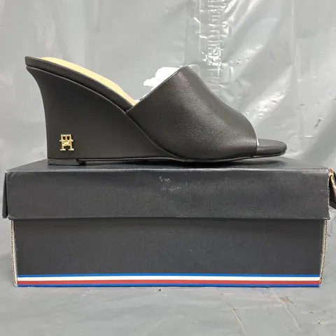 BOXED PAIR OF TOMMY HILFIGER LEATHER WEDGE MULES IN BLACK SIZE EU 38