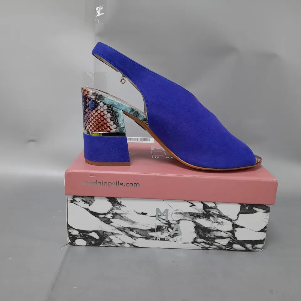 BOXED PAIR OF MODA IN PELLE SLINGBACK SHOES IN COLBALT BLUE - UK SIZE 7