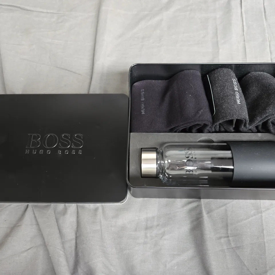 HUGO BOSS FLASK AND SOCK SET 