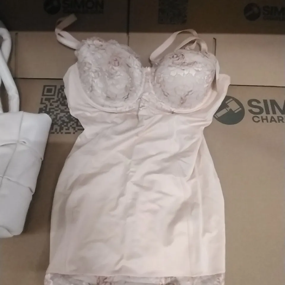 PALLET TO CONTAIN APPROXIMATELY 80 BRAND NEW DESIGNER CLOTHING ITEMS TO INCLUDE; HAND BAGS, HATS, NIGHTWEAR ETC