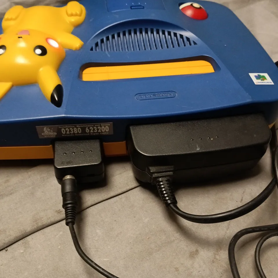 NINTENDO POKÉMON EDITION BLUE NINTENDO 64 MATCHING BLUE CONTROLLER - NUS-101(EUR)