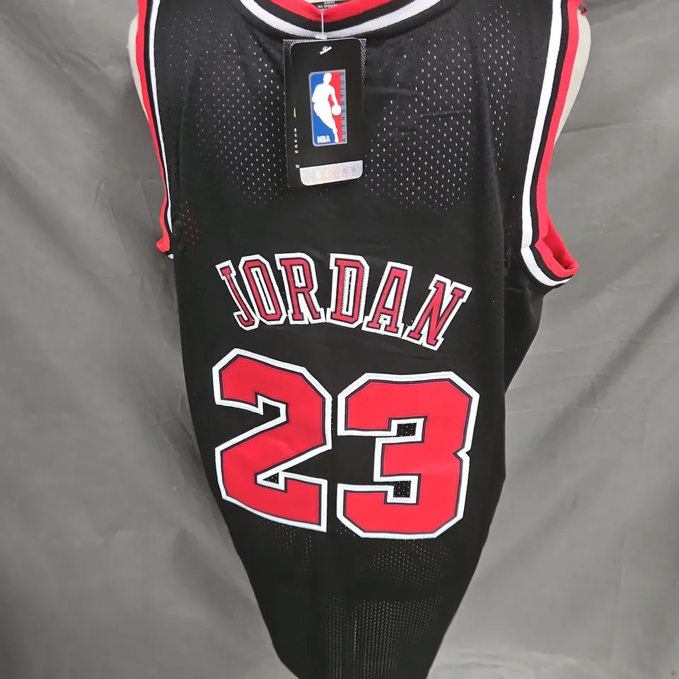 NIKE BULLS BASKETBALL JERSET IN BLACK/RED SIZE XL