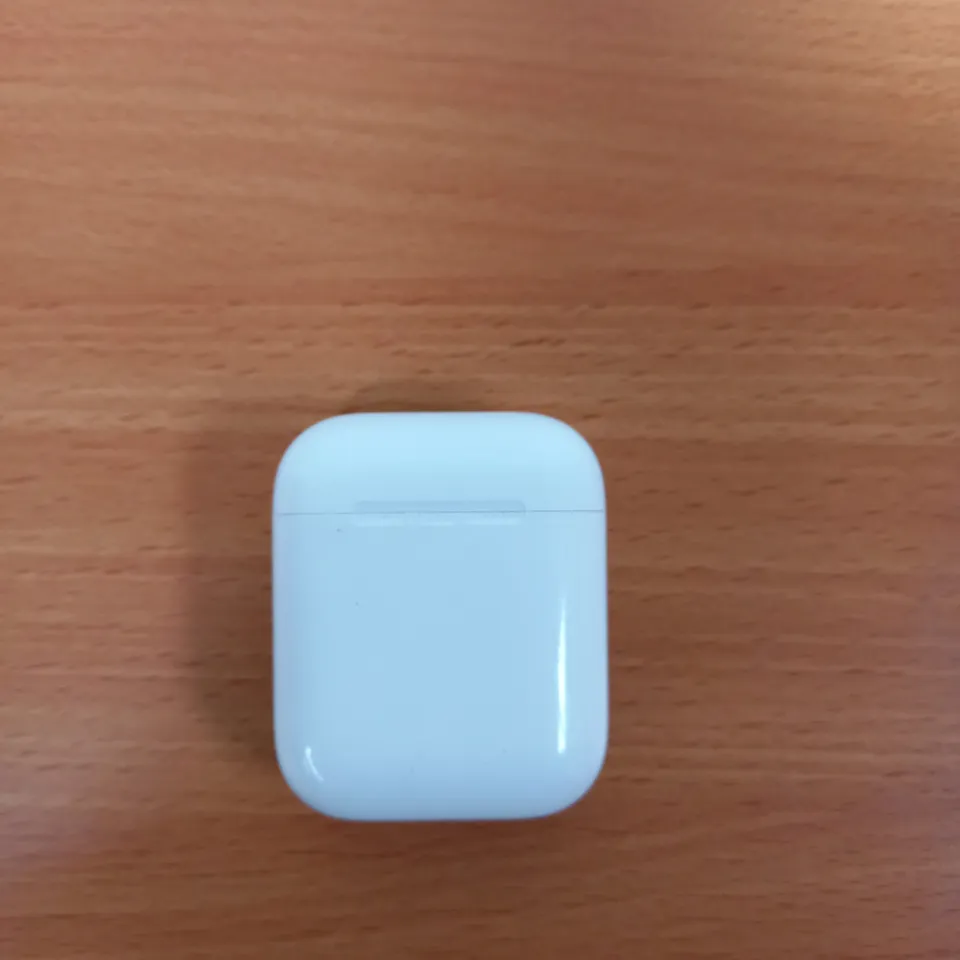 APPLE AIRPODS