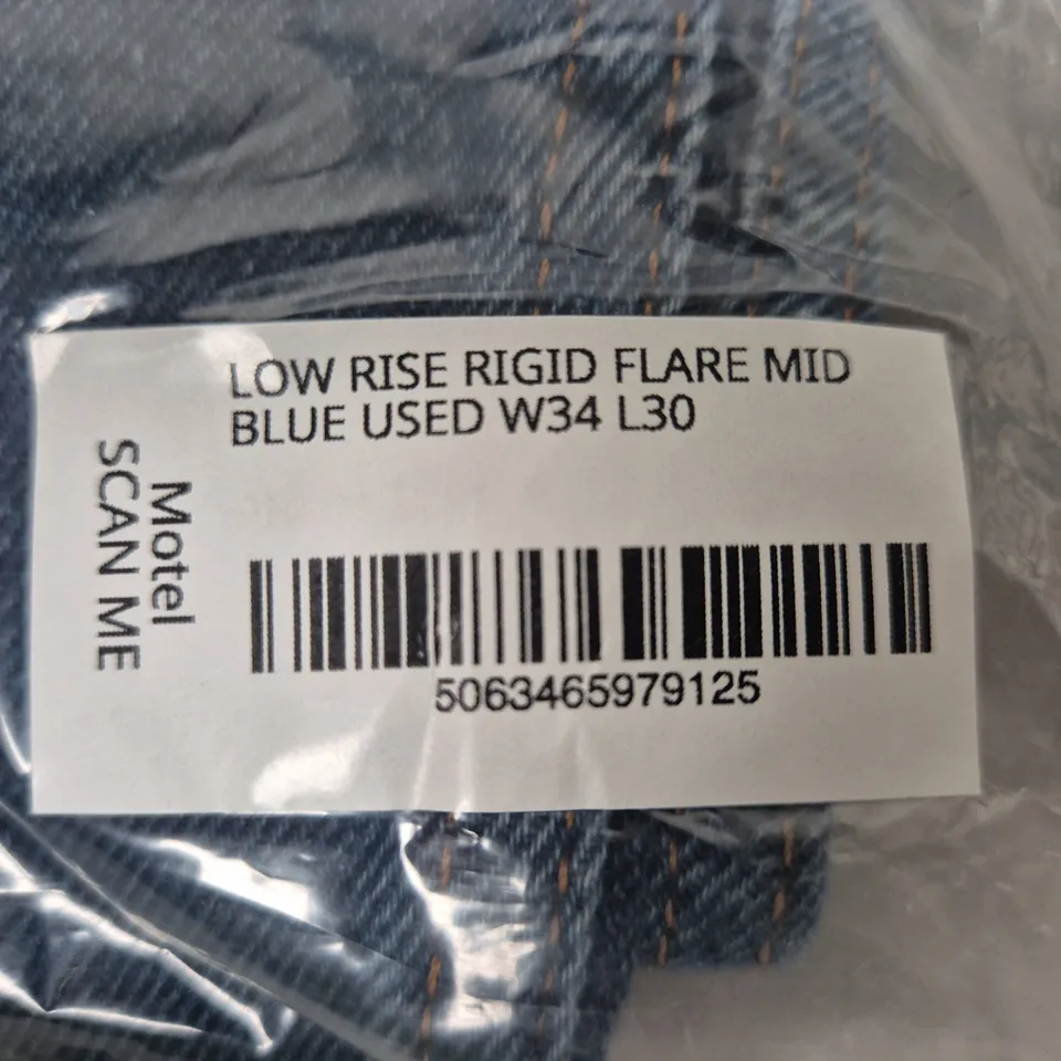 MOTEL LOW RISE RIGID FLARE JEANS – MID BLUE, W34 L30