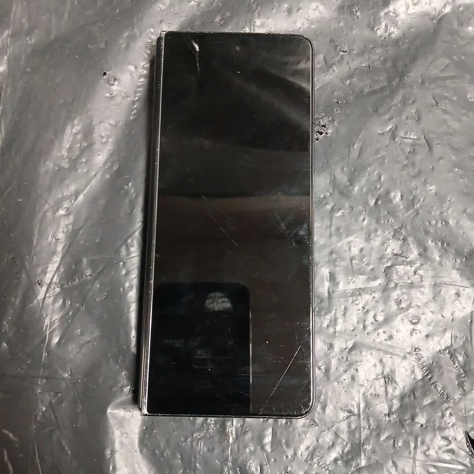 SAMSUNG GALAXY FOLDABLE SMARTPHONE - BLACK