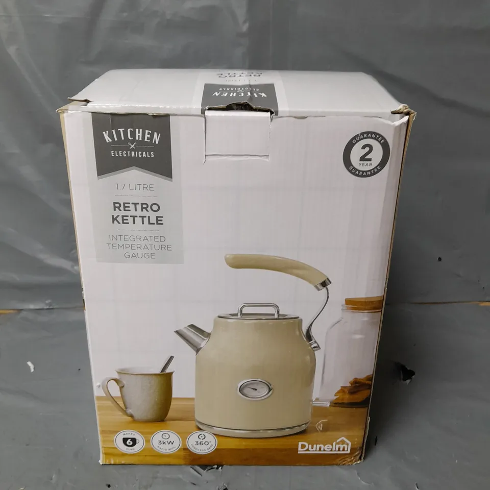 KITCHEN ESSENTIALS RETRO KETTLE - 1.7L