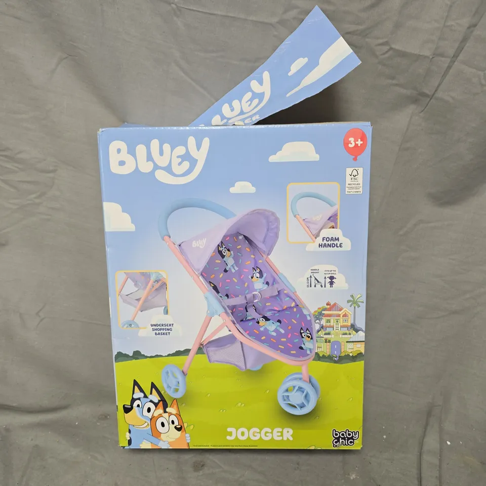 BLUEY JOGGER PUSHCHAIR TOY – BOXED (3+)