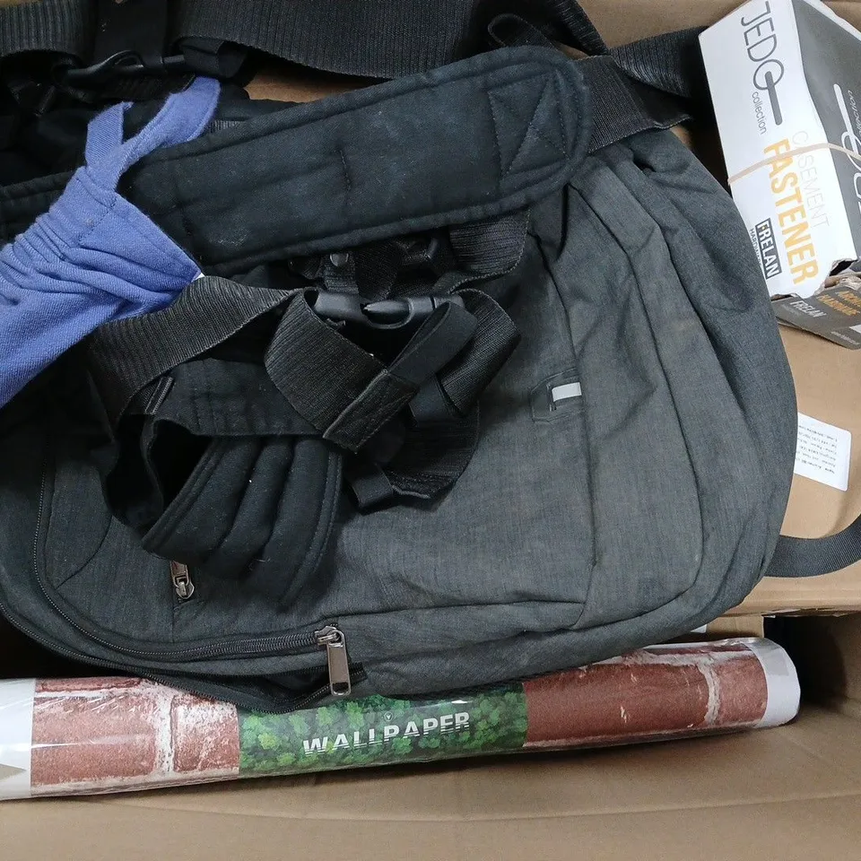 APPROXIMATELY 20 ASSORTED HOUSEHOLD ITEMS TO INCLUDE UNBRANDED RUCKSACK, WALLPAPER, EMBROIDERY FOX KIT, ETC