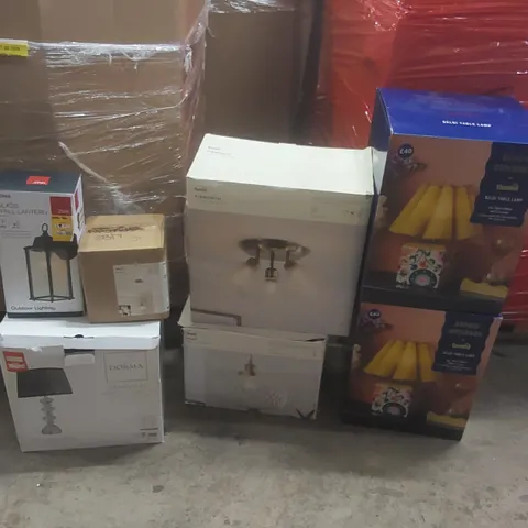 PALLET CONTAINING A VERY LARGE QUANTITY OF ASSORTED DESIGNER LIGHTING PRODUCTS TO INCLUDE: TABLE LAMPS, CEILING LIGHTS, WALL LANTERN ECT