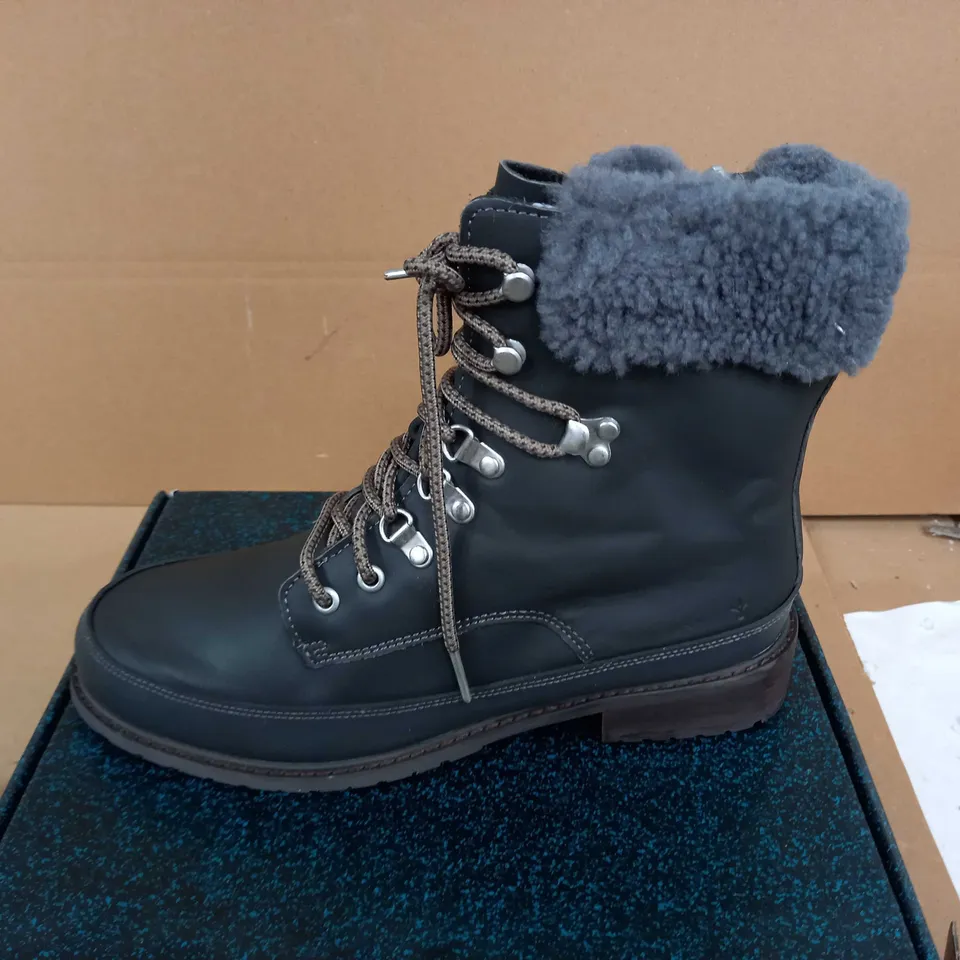 EMU OKAB WATERPROOF BOOTS - DARK GREY - UK 9