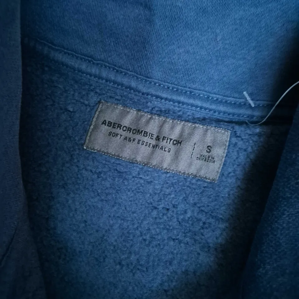 ABERCROMBIE & FITCH QUARTER ZIP IN NAVY - SMALL