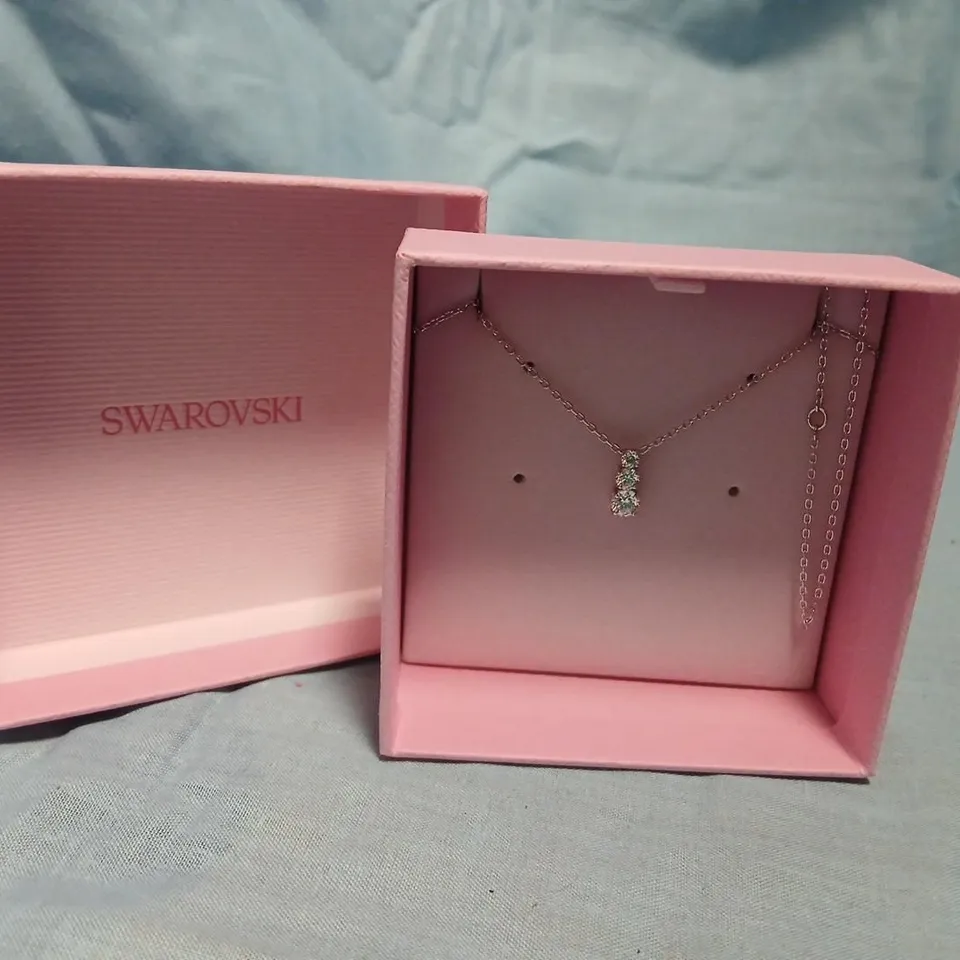 SWAROVSKI NECKLACE WITH CLEAR CRYSTAL PENDANT – PINK PRESENTATION BOX