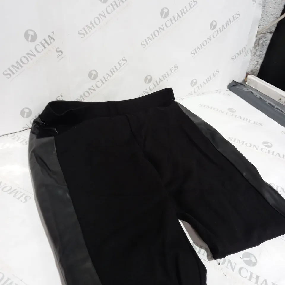 BOX OF CLOTHES APPROXIMATELY 20 TO INCLUDE COATS, PANTS, TOPS ETC