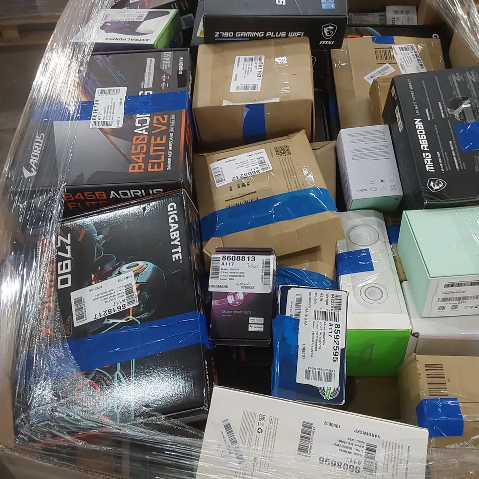 PALLET OF APPROXIMATELY 170 ASSORTED TECH ITEMS TO INCLUDE 