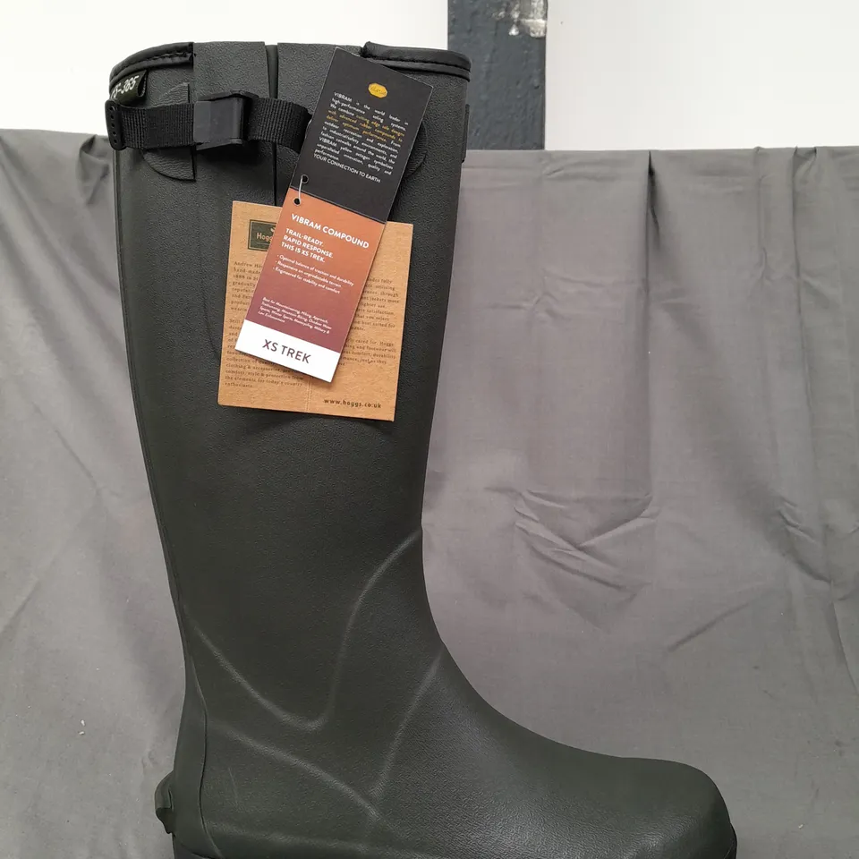 BOXED PAIR OF HOGGS RUBBER BOOTS IN GREEN UK SIZE 9