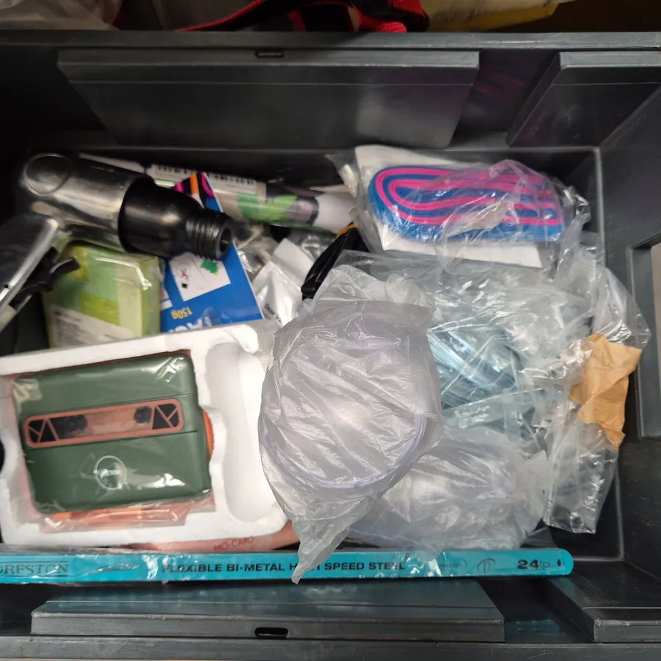 APPROXIMATELY 15 ASSORTED HOUSEHOLD ITEMS TO INCLUDE ANTI BARKING DEVICE, TIPP-EX AND A CASIO CALCULATOR