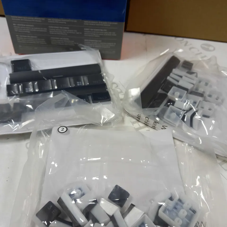 STEELSERIES PRISMCAPS UNIVERSAL DOUBLE SHOT PBT KEYCAPS 