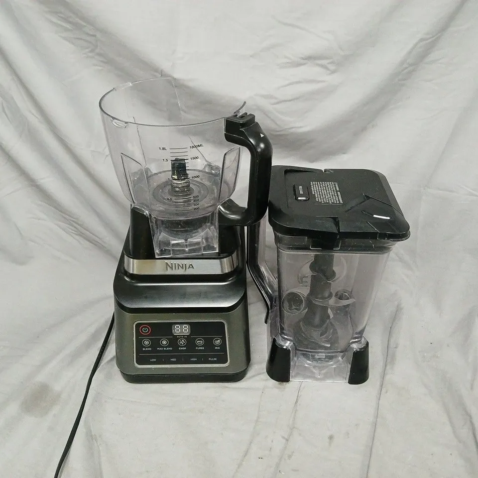 BLENDER WITH ATTACHMENTS