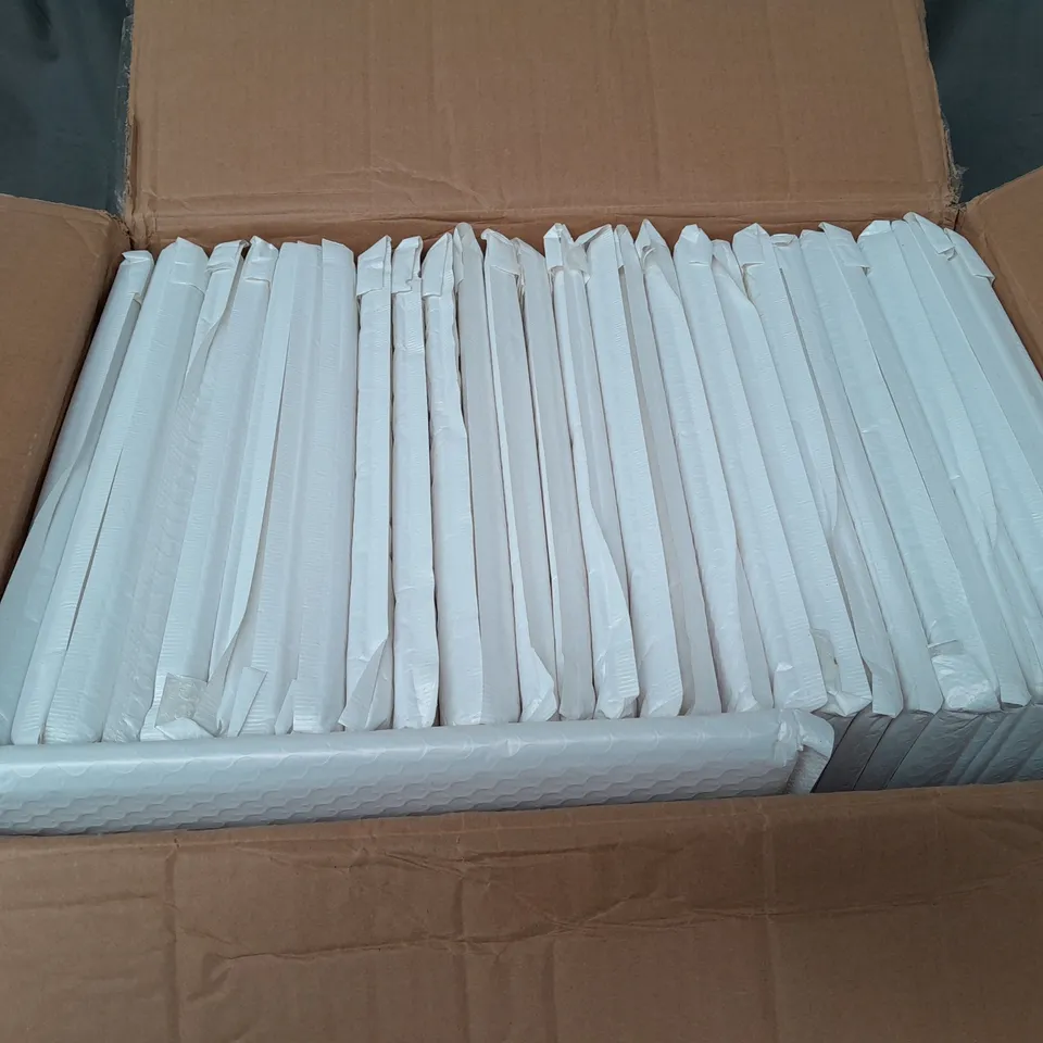 APPROXIMATELY 30 DECORATIVE METAL WALL HANGINGS UNBRANDED 