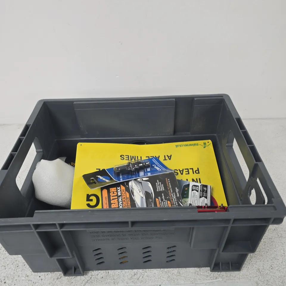 APPROXIMATELY 10 ASSORTED ITEMS INCLUDING HOMONTH SCRATCH REMOVAL WAX, PARKTOOL CWP-7 COMPACT CRANK PULLER AND CARPLAY & ANDROID AUTO