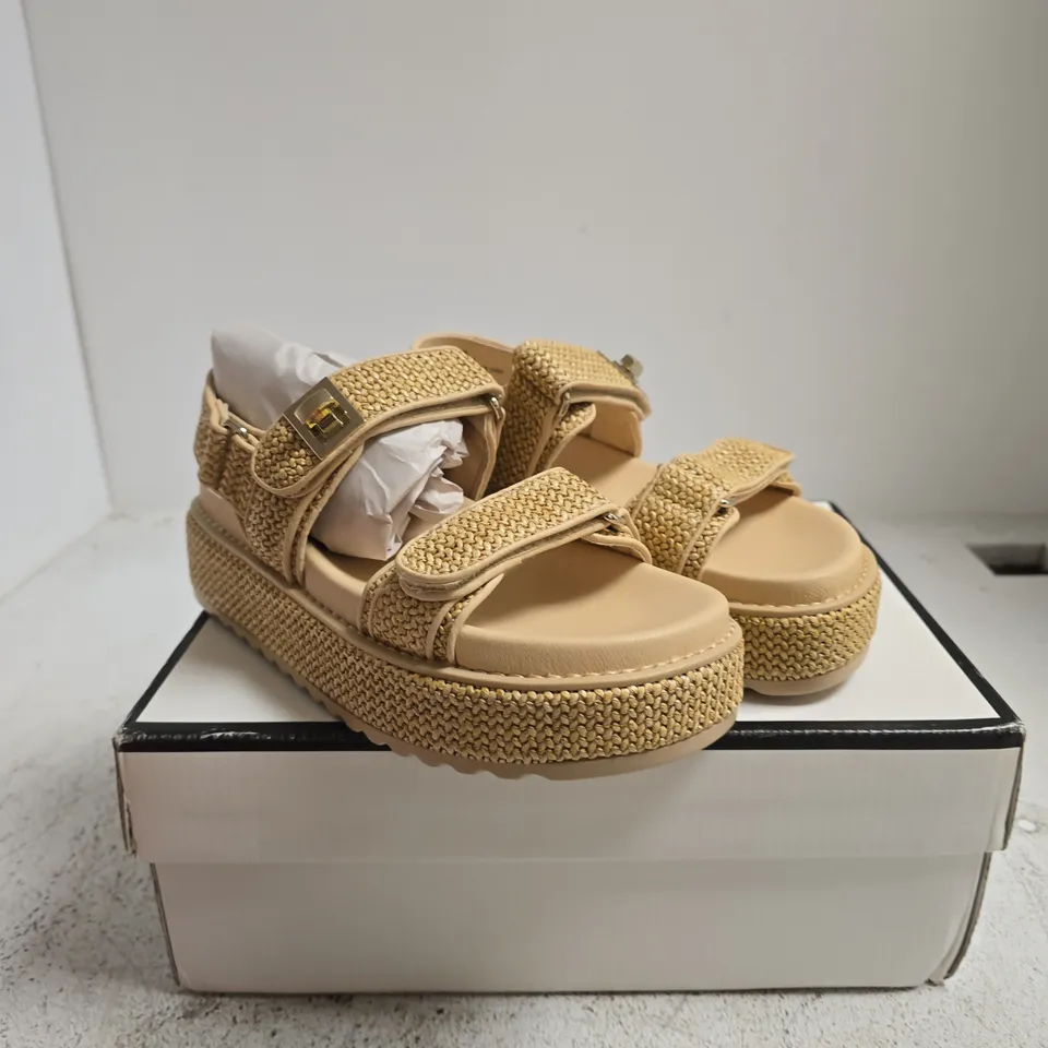 STEVE MADDEN BEIGE WOVEN PLATFORM SANDALS – UK 4 