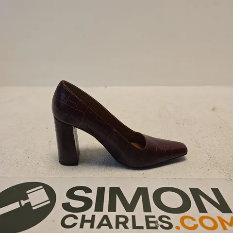 TOPSHOP WOMEN'S COURT SHOE – BURGUNDY CROC-EFFECT, EU 38