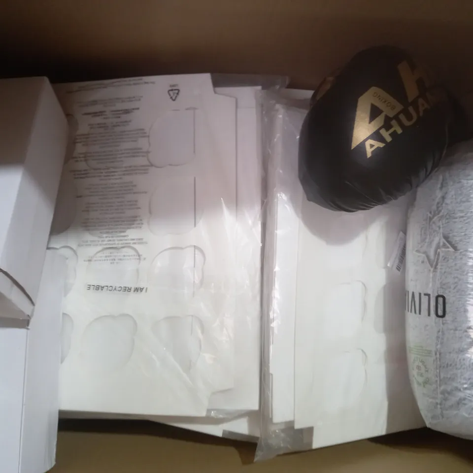 BOX OF APPROXIMATELY 10 ASSORTED HOUSEHOLD ITEMS TO INCLUDE 4 PACK CUT OUT CUSHION COVER, HOUSEWIFE PILLOWCASES, ELECTRIC BREAST PUMP, ETC