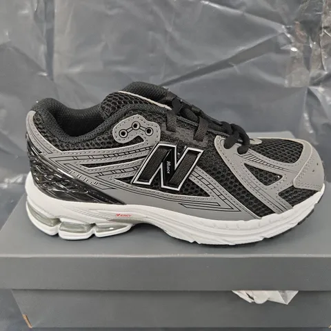 BOXED PAIR OF NEW BALANCE 1906R TRAINERS IN BLACK/GREY - UK 1
