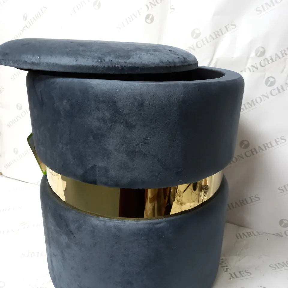 BLUE STOOL WITH GOLD