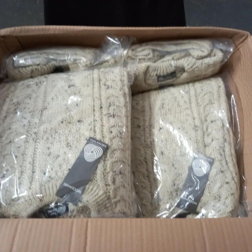 LOT OF 10 PURE NEW WOOL KNITTED CREW JUMPERS - ALL M