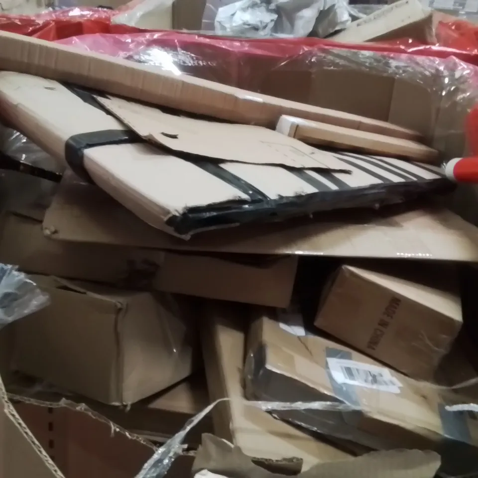 PALLET OF ASSORTED HOUSEHOLD GOODS AND PRODUCTS TO INCLUDE;NAIL DESK LAMP,LED REINDEER,FOLDABLE CHAIR