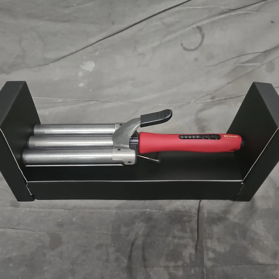 BOXED REVAMP PROFESSIONAL THE NEW LOVE PROGLOSS DEEP BEACH WAVER SET