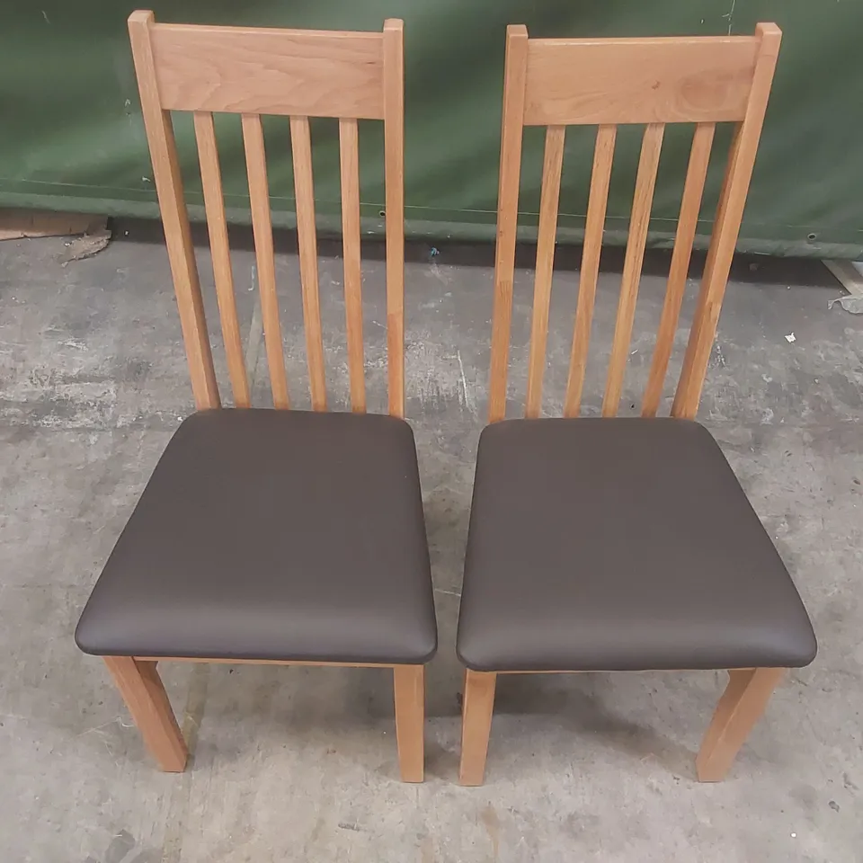 PAIR OF DESIGNER WOODEN DINING CHAIRS WITH PADDED UPHOLSTERED SEATS