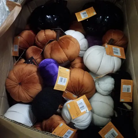 PALLET CONTAINING LARGE QUANTITY OF ASSORTED HALLOWEEN PLUSH PUMPKINS