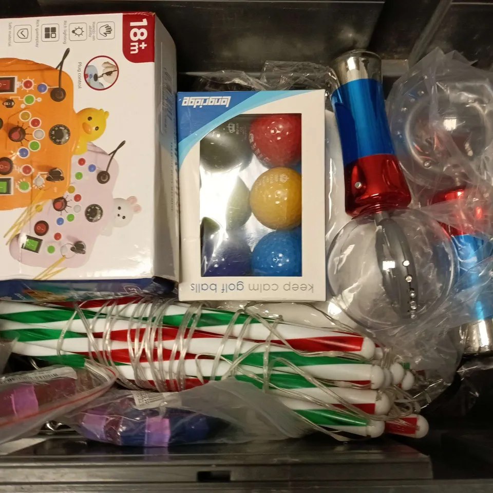APPROXIMATELY 10 ASSORTED TOYS & GAMES PRODUCTS TO INCLUDE XBOX CONTROLLER, CATCH PHRASE CARD GAME, KEEP CALM GOLFBALLS, ETC