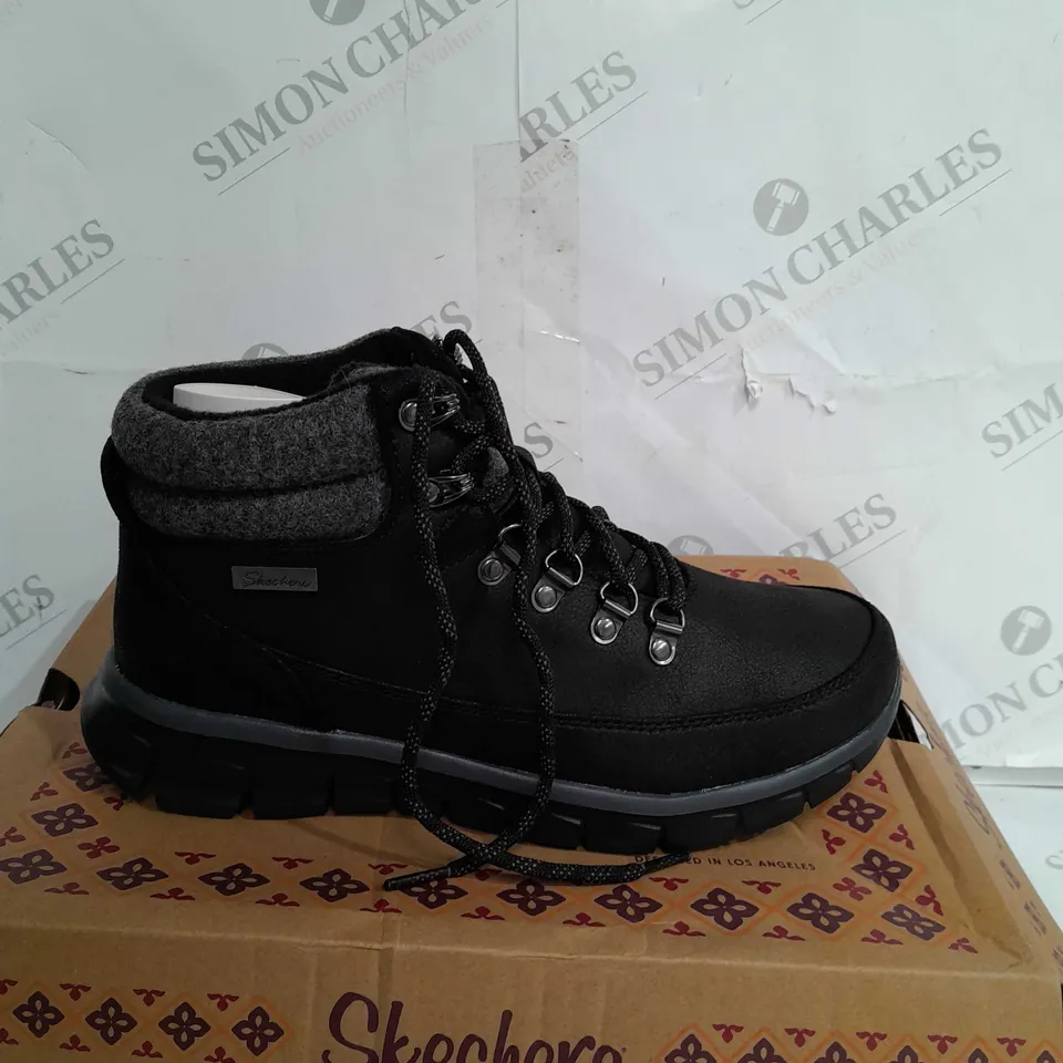 BOXED PAIR OF SKECHERS SYNERGY WARM BOOTS, BLACK - SIZE 5