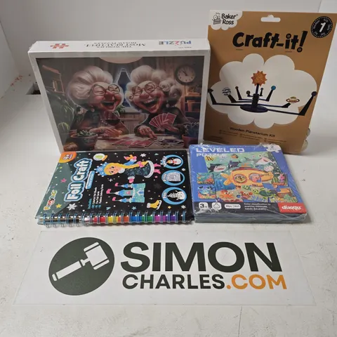 APPROXIMATELY 25 ASSORTED TOYS, GAMES, GIFTS AND NOVELTIES TO INCLUDE CRAFT-IT WOODEN PLANETARIUM KIT, SEALED PUZZLE, FOIL CRAFT HELLO WINTER, ETC - COLLECTION ONLY