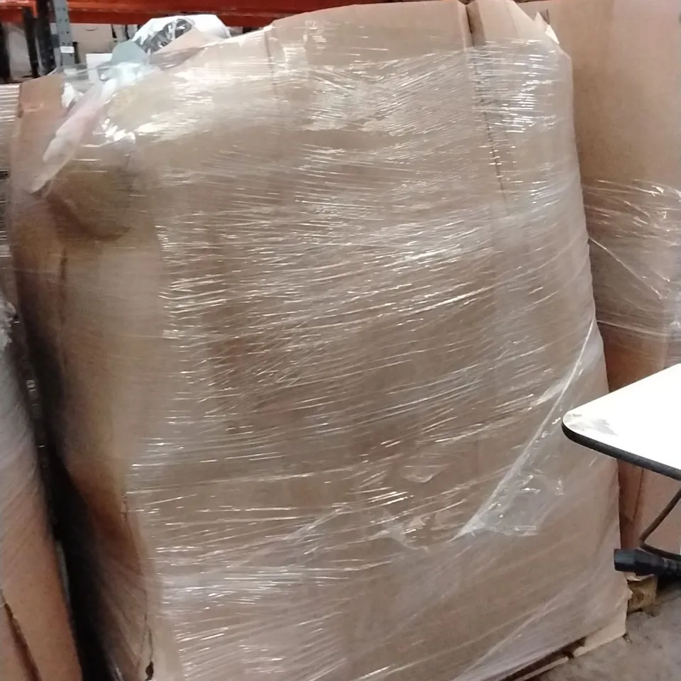 PALLET CONTAINING A LARGE QUANTITY OF HOSES