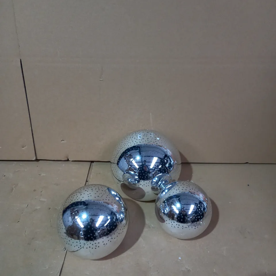 K BY KELLY HOPPEN SET OF SPHERES