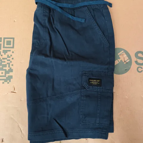 CLOSURE UTILITY CARGO SHORTS IN NAVY SIZE LARGE